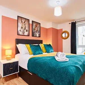 The Sleek Gem With Balcony - Sleeps 6 Apartment Nottingham